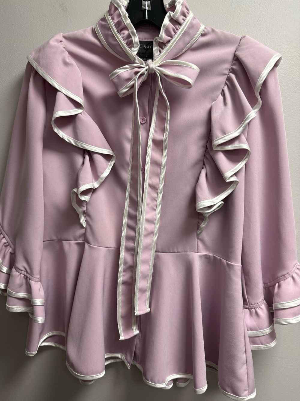 NWT Gracia Stunning Lilac w/White Accent Ruffle   Tie-Neck Blouse Women’s L